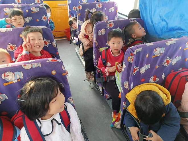 筑牢校車安全防線，確保校車安全運行 ——新邵坪上鎮聯合執法校車安全檢查