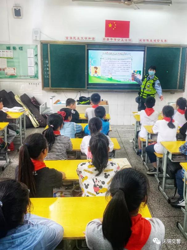 這樣的“黑校車”，你敢讓孩子坐嗎？