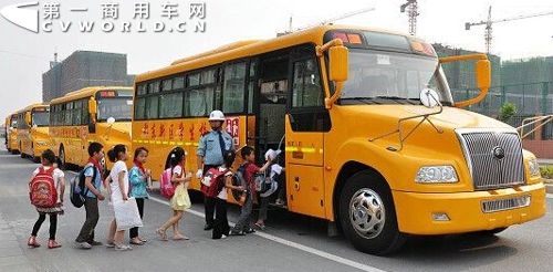 河南省的非專用校車計劃于2016年9月前淘汰