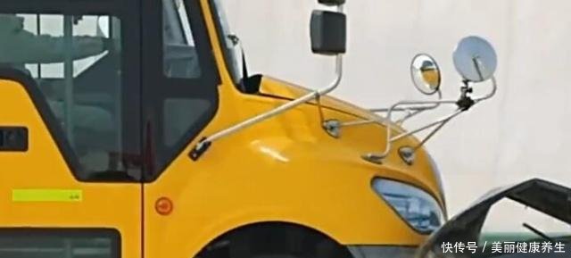 中國制造厲害了！國產校車暴力碰撞實驗，家長看完放心了