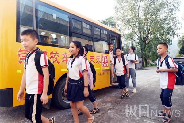 1.2萬名學(xué)生有了安心上學(xué)路：崇陽打造湖北首個(gè)智慧校車平臺