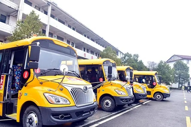 沅陵縣實(shí)現(xiàn)農(nóng)村學(xué)校專用校車服務(wù)全覆蓋