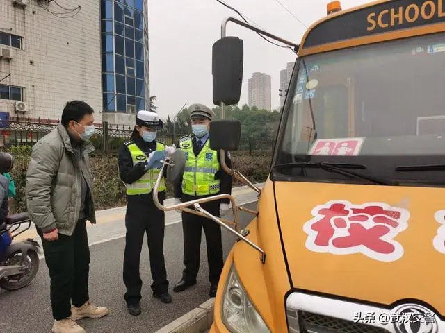 入企業(yè)，進(jìn)學(xué)校 武漢交警多維度開(kāi)展校車大治理