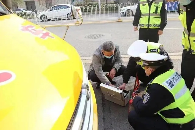 入企業(yè)，進(jìn)學(xué)校 武漢交警多維度開(kāi)展校車大治理