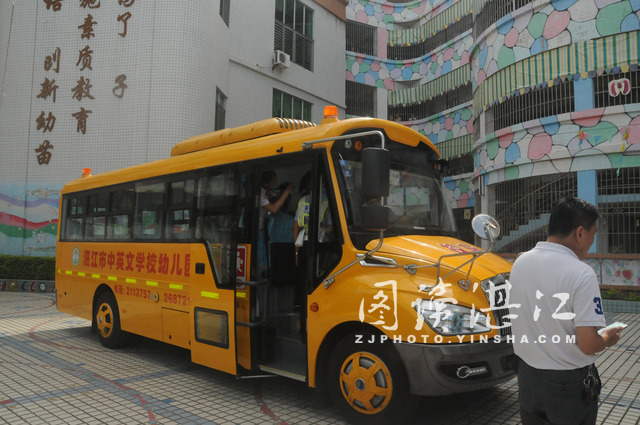 廣東湛江市“大鼻子”校車亮相幼兒園