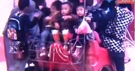 儋州一幼兒園用三輪車當“校車” 塞滿18個孩子(圖)