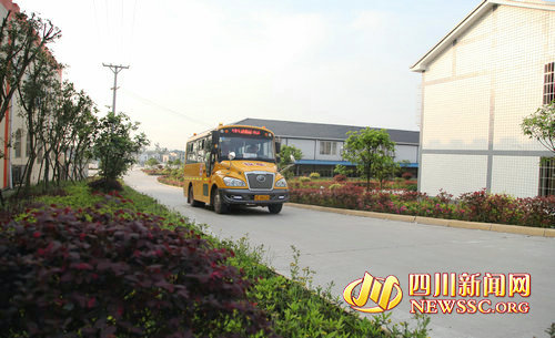 四川：瀘州：農村留守兒童坐上“大鼻子”校車