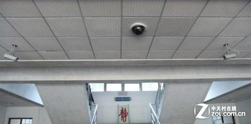 拿什么拯救孩子們安全 校車安全隱患多 樓梯口增加監控設備