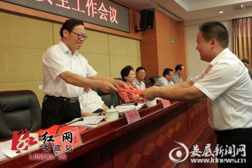 婁底筑牢校園安全“堡壘” 新購校車補貼不低于20%