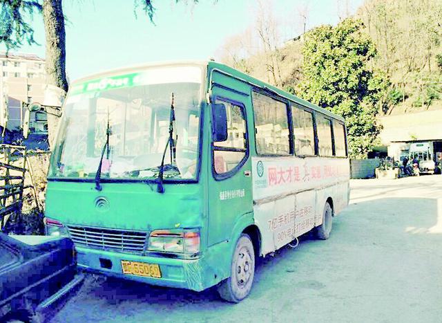 7歲小學(xué)生下車時遭拖行身亡 保康全縣無一正規(guī)校車