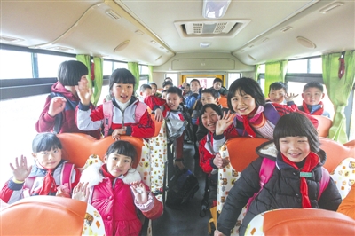 農(nóng)村學(xué)生上學(xué)路遭遇“真空地帶”