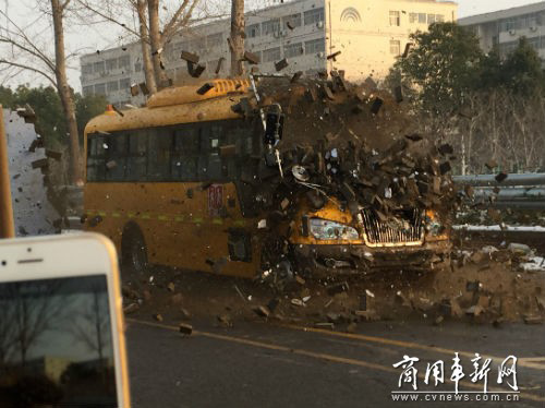 瘋狂校車直面瘋狂測試 宇通表示很淡定
