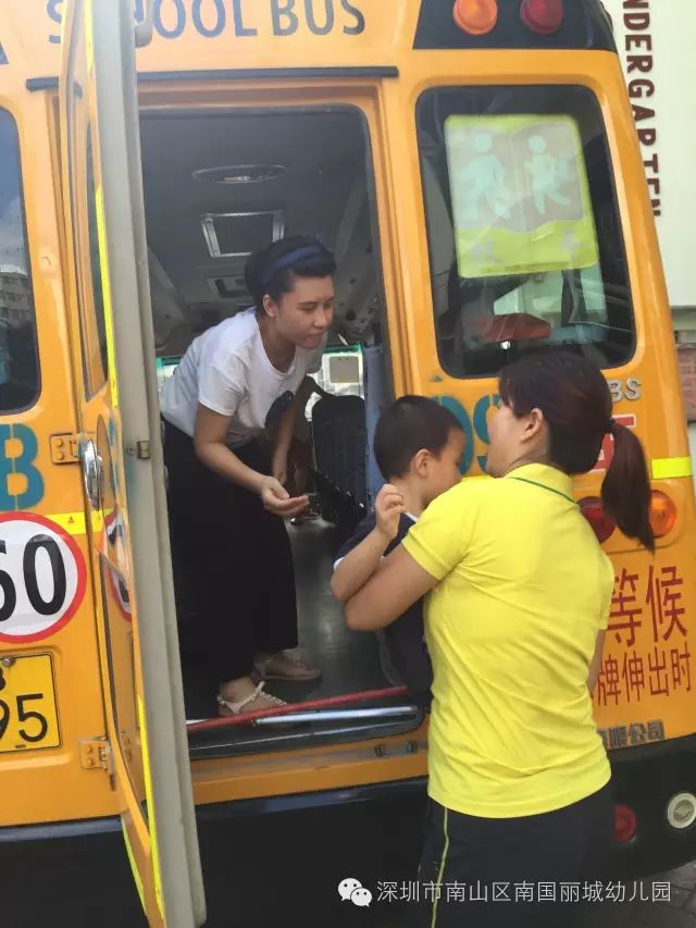 幼兒園校車(chē)安全演練——深圳市南山區(qū)南國(guó)麗城幼兒園