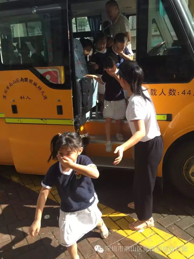幼兒園校車(chē)安全演練——深圳市南山區(qū)南國(guó)麗城幼兒園