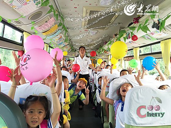 交運溫馨校車伴學(xué)生歡度六一兒童節(jié)