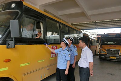 為學(xué)生系牢出行“安全帶”.jpg