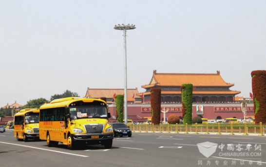 為畢業季添彩，加拿大國際學校再購百輛宇通校車