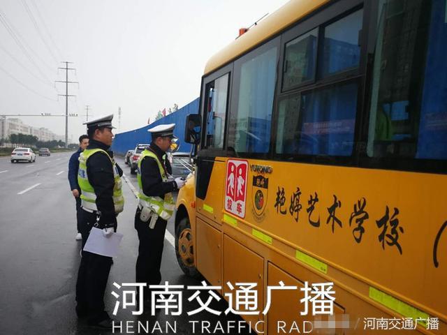 鄭州一幼兒園黑車接送孩子 司機(jī)無(wú)資質(zhì)