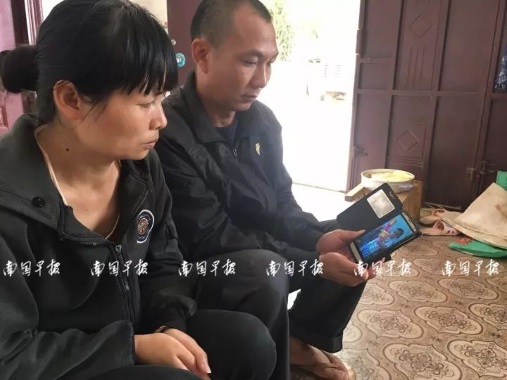 4歲男孩被校車撞上不幸身亡！出事時司機懷里竟抱著一個人……行車記錄儀還原現場！
