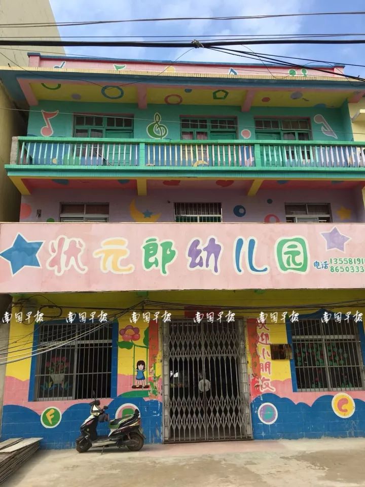 4歲男孩被校車撞上不幸身亡！出事時司機懷里竟抱著一個人……行車記錄儀還原現場！