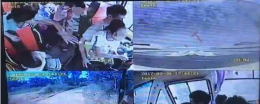 4歲男孩被校車撞上不幸身亡！出事時司機懷里竟抱著一個人……行車記錄儀還原現場！