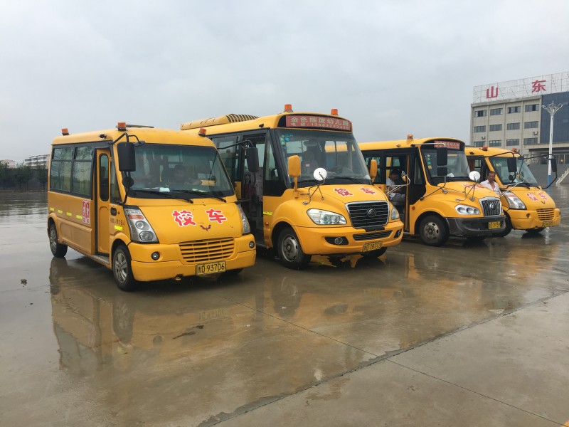 山東滕州：鮑溝鎮(zhèn)學(xué)區(qū)聯(lián)合交警中隊(duì)為校車(chē)安裝定位系統(tǒng) 護(hù)航幼兒安全出行
