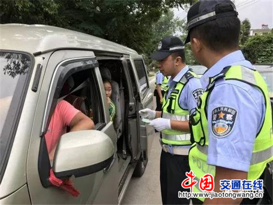 雅安交警向“黑校車”開戰(zhàn)