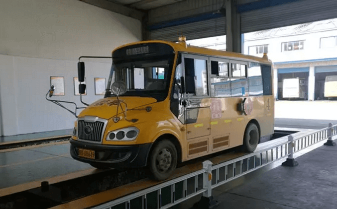 汽運(yùn)修理廠為暑期校車“保駕護(hù)航”