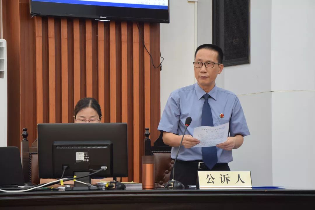 全市首例非法校車超載危險(xiǎn)駕駛案開庭，鄭其文檢察長出庭公訴