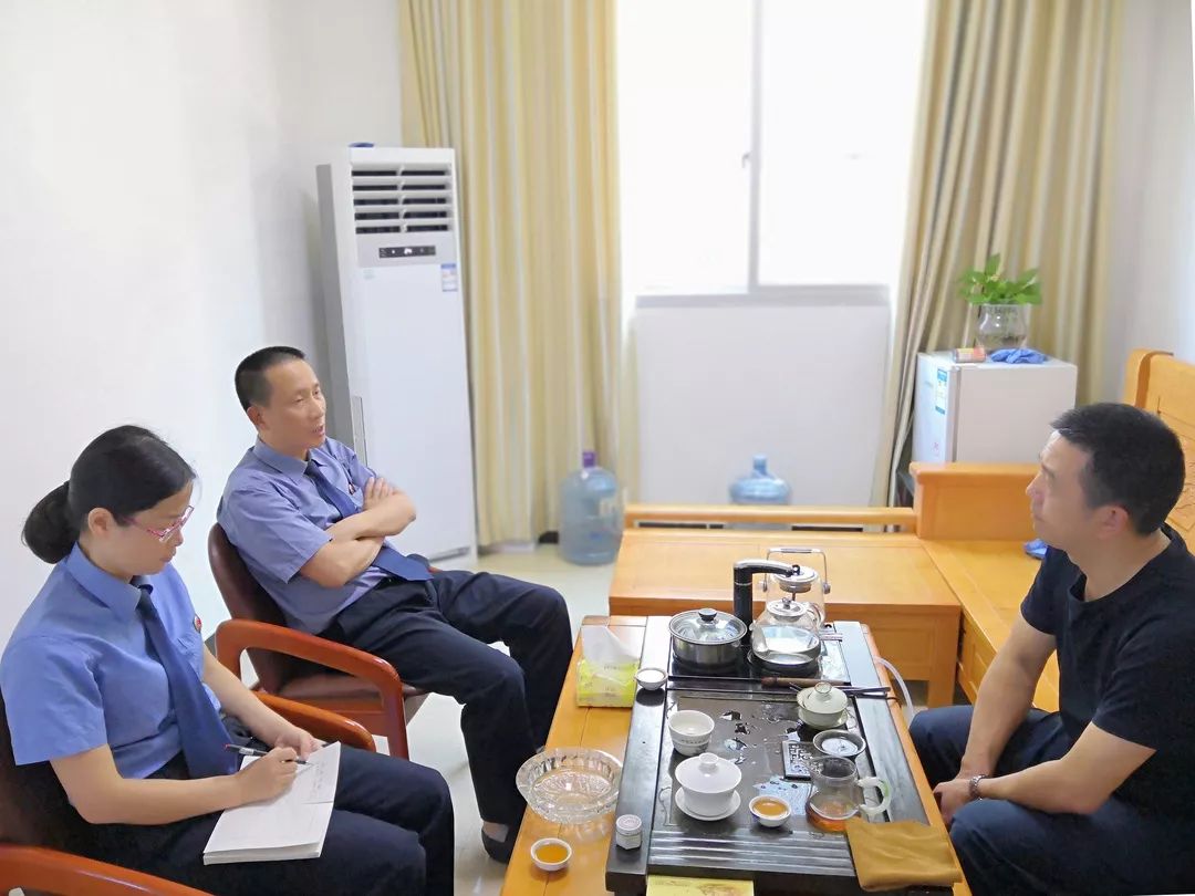 全市首例非法校車超載危險(xiǎn)駕駛案開庭，鄭其文檢察長出庭公訴