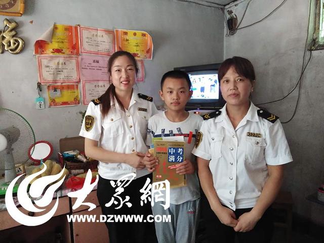 “校車(chē)媽媽”情暖貧困兒童 讓愛(ài)心傳遞希望