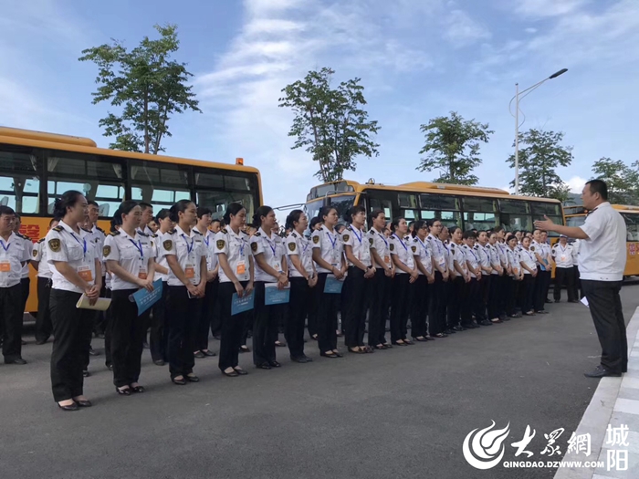 溫馨校車助力“哥德杯中國”交通保障 主題車廂盡顯中國文化魅力