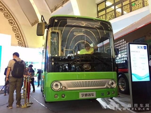 智能化與高端化產(chǎn)品亮相 宇通打響道路運(yùn)輸?shù)谝粯? border=