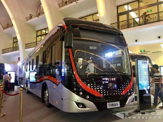 智能化與高端化產(chǎn)品亮相 宇通打響道路運(yùn)輸?shù)谝粯? border=