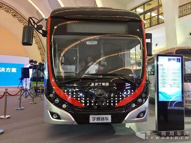 智能化與高端化產(chǎn)品亮相 宇通打響道路運(yùn)輸?shù)谝粯? border=