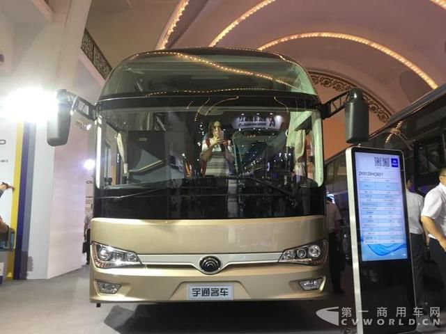 智能化與高端化產(chǎn)品亮相 宇通打響道路運(yùn)輸?shù)谝粯? border=