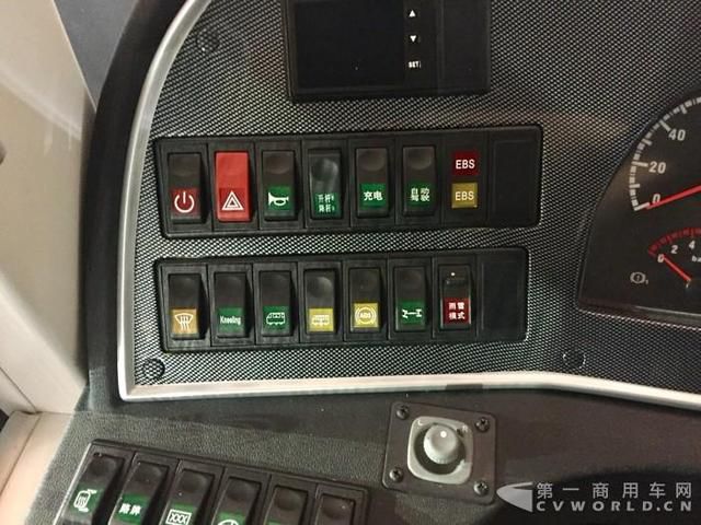 智能化與高端化產(chǎn)品亮相 宇通打響道路運(yùn)輸?shù)谝粯? border=
