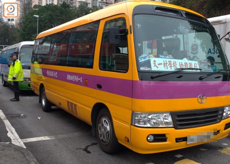 香港兩校車相撞，至少15名幼兒園學生受傷