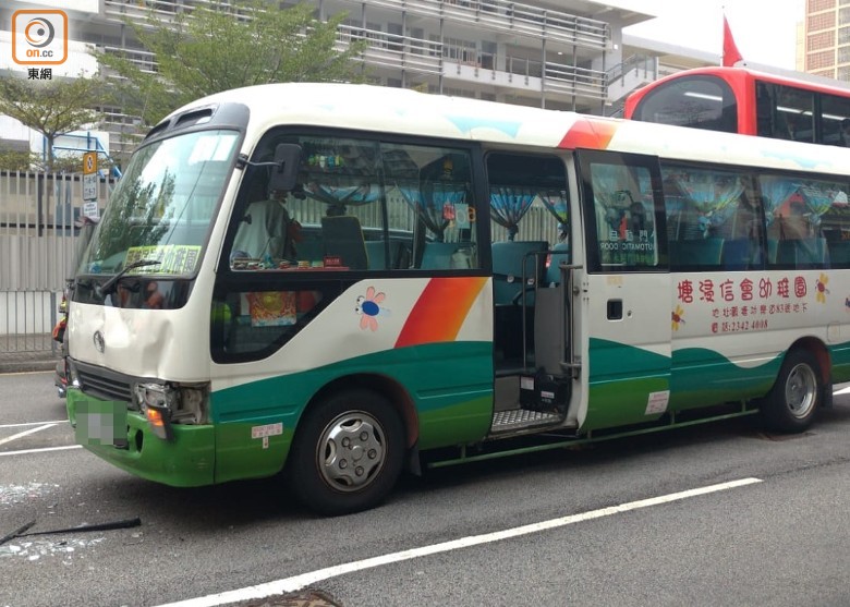 香港兩校車相撞，至少15名幼兒園學生受傷