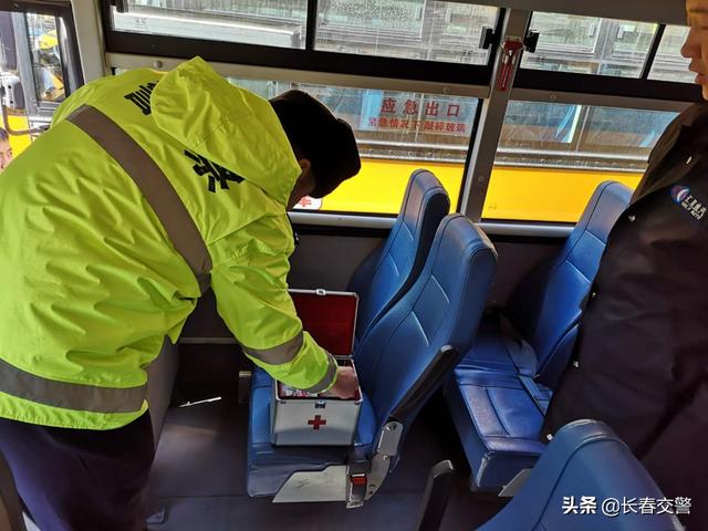 強化校車檢查，筑牢安全防線，“校車安全”這根弦堅決不能松！
