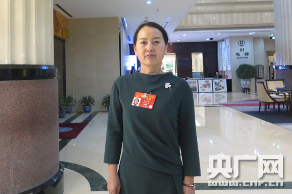 全國(guó)人大代表甄蘭芳：建議補(bǔ)齊貧困地區(qū)師資短板 讓更多“冰花男孩”被教育改變