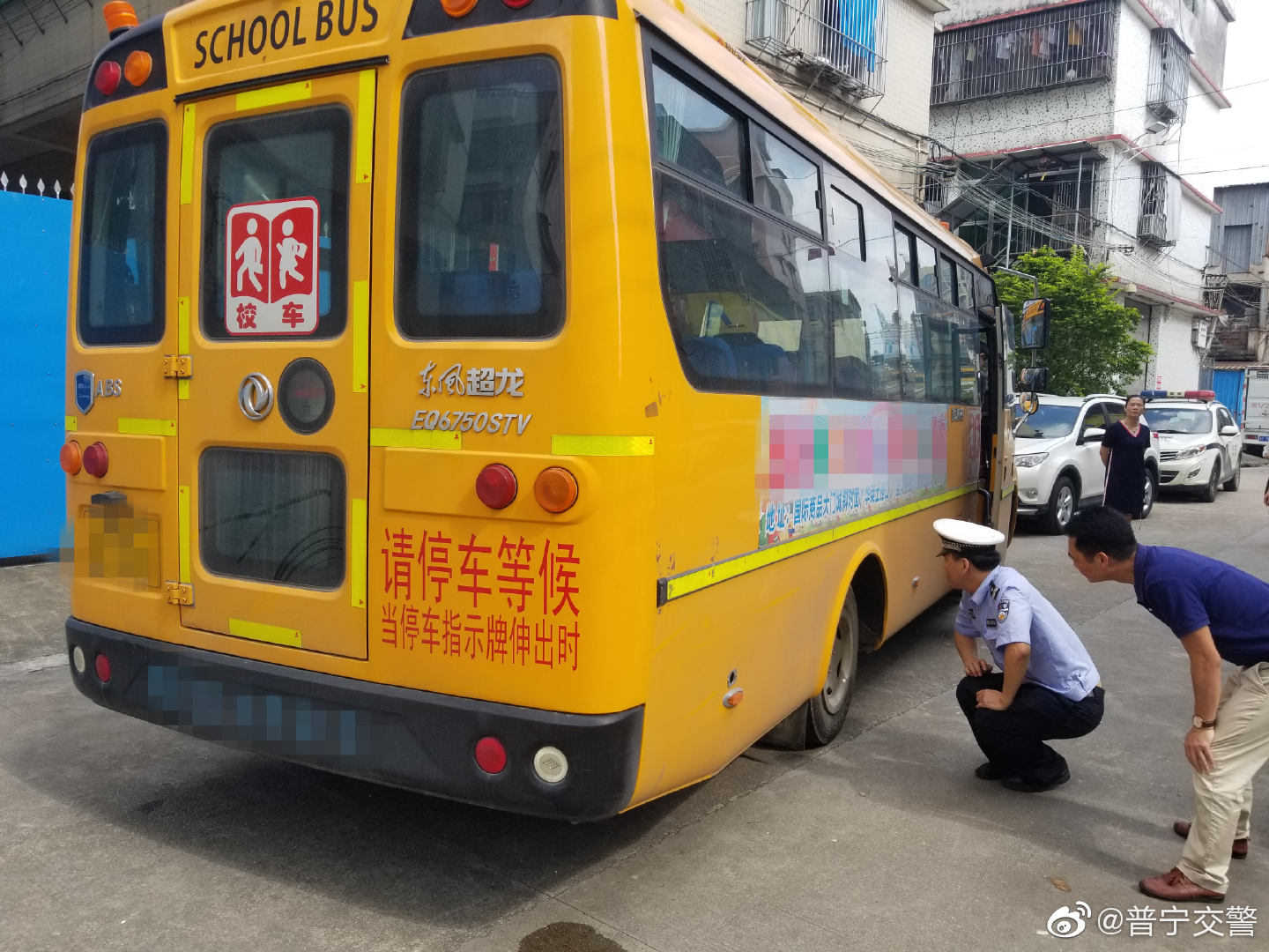 普寧交警聯(lián)合多部門走進幼兒園排查校車除隱患