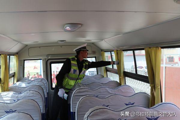 烏前旗大隊對轄區白彥花小學校車進行安全大檢查