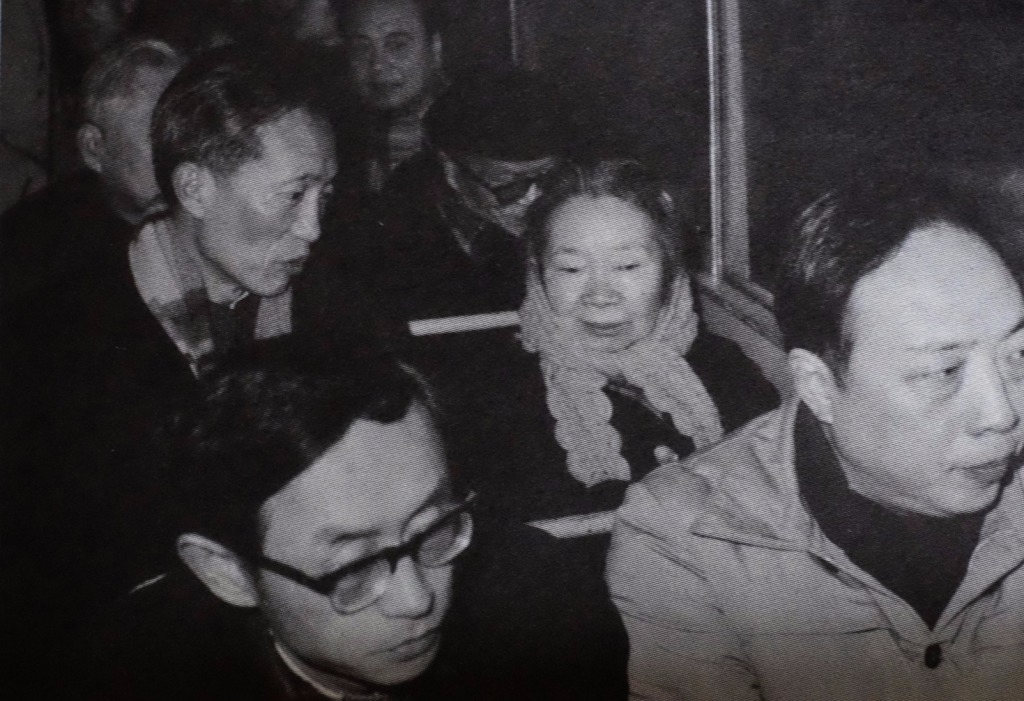歷史深處開來(lái)復(fù)旦校車，顧頡剛、謝希德、蕭乾、朱東潤(rùn)等常坐