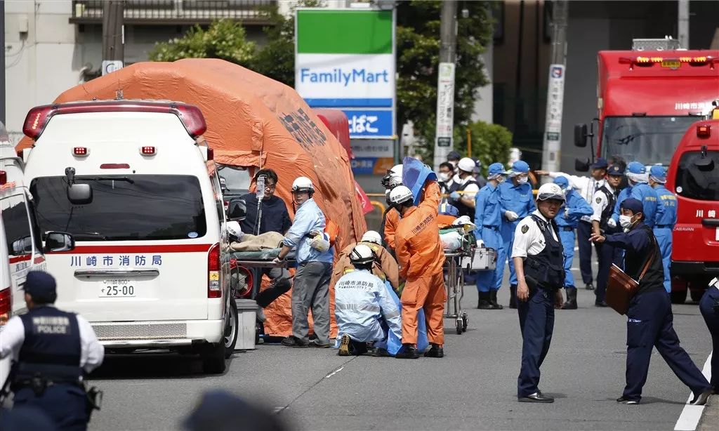 喪心病狂！砍殺等校車的小學生后自殺，日本神奈川又“隨機殺人“釀16傷2死