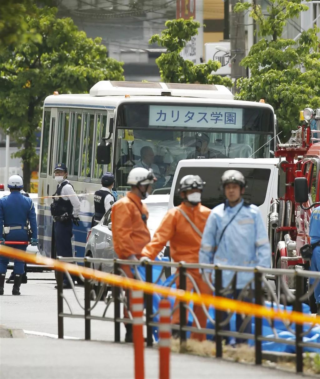 喪心病狂！砍殺等校車的小學生后自殺，日本神奈川又“隨機殺人“釀16傷2死