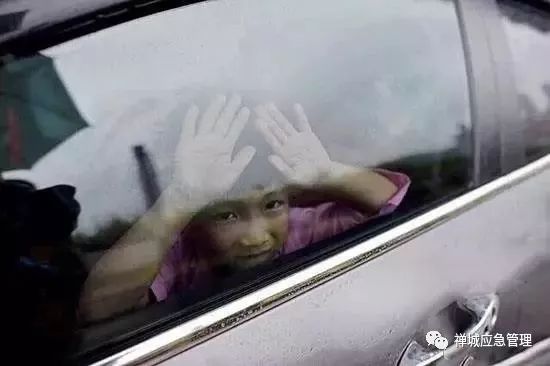 又一孩童被忘校車內身亡 !孩子這樣自救最靠譜 又一孩童被忘校車內身亡 !孩子這樣自救最靠譜