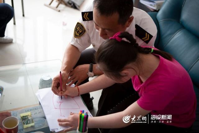 校車“寄養爸爸”好樣的！13年為3名孤殘兒童打造“溫馨之家”