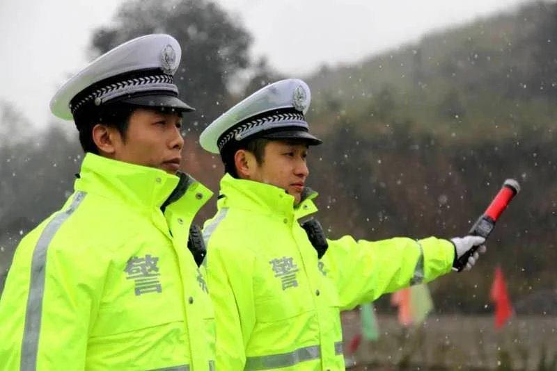 為了九曲十八彎山道上奔跑的校車的“零事故”----湖南省洪江市交警大隊(duì)校車安全管理有新招
