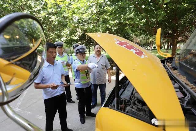 河津：開學(xué)前檢查校車